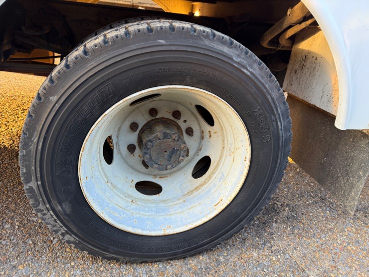 2004-ford-f550-image-10