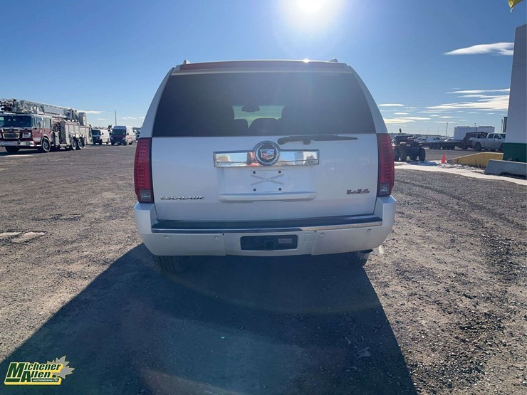 2007-cadillac-escalade-image-4