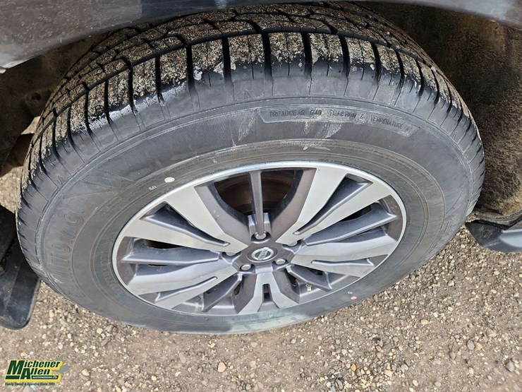 2017-nissan-pathfinder-image-12