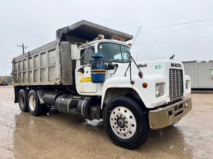 1990-mack-r688st-image-2