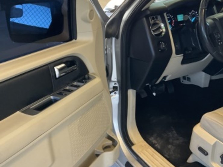 2015-ford-expedition-image-23