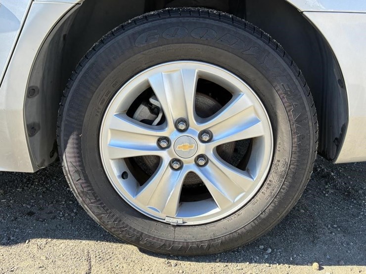 2013-chevrolet-impala-sedan-image-5