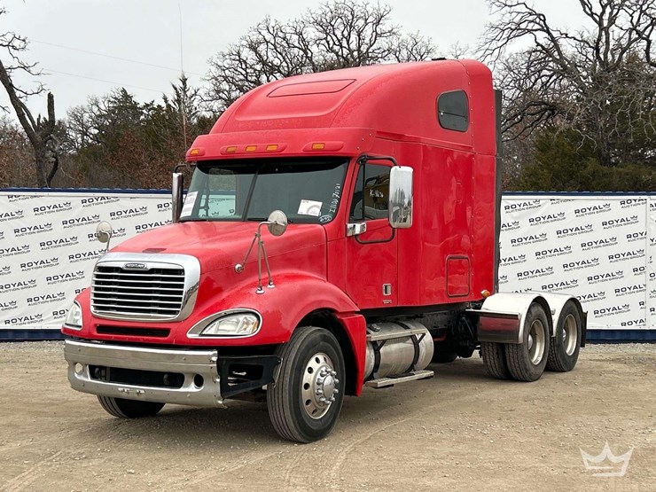 2007-freightliner-columbia-120-image-1