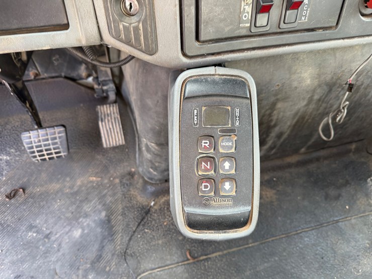 2008-international-durastar-4300-image-10