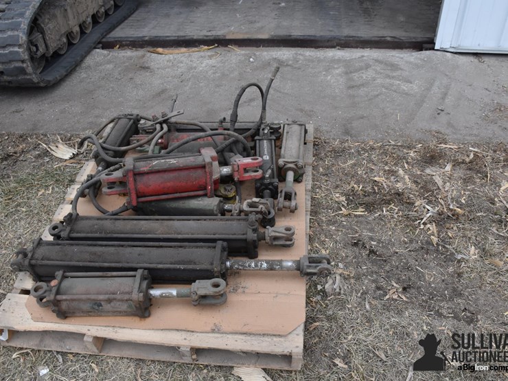 pallet-of-cylinders-image-5