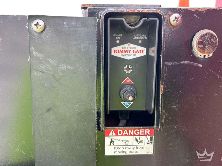 2017-dodge-3500-image-27