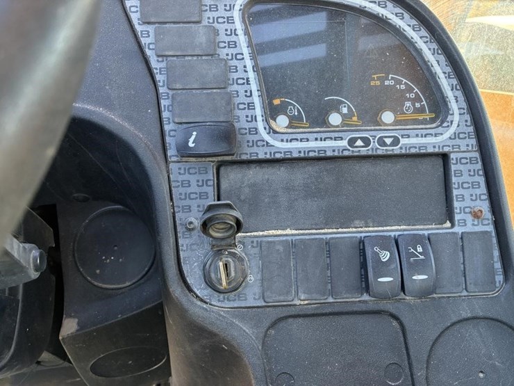 2019-jcb-512-56-image-21