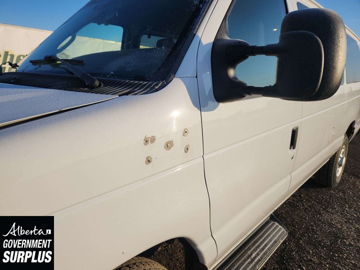 2014-ford-cargo-image-30