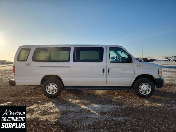 2014-ford-cargo-image-8