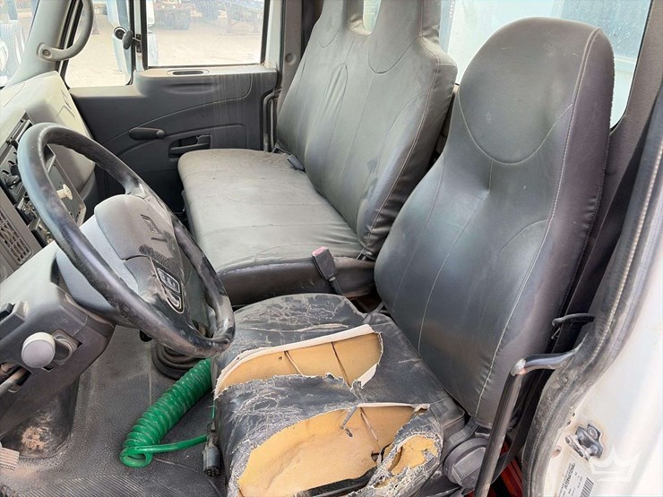 2009-international-7300-image-13