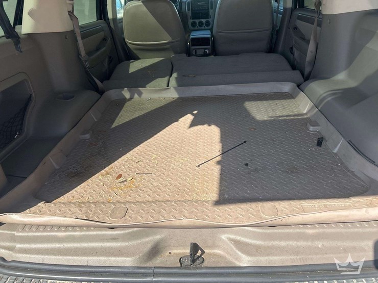 2004-ford-explorer-image-29