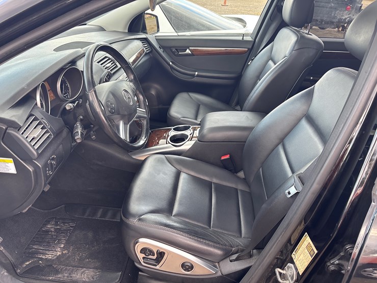 #30147-•-2011-mercedes-benz-r350-image-8
