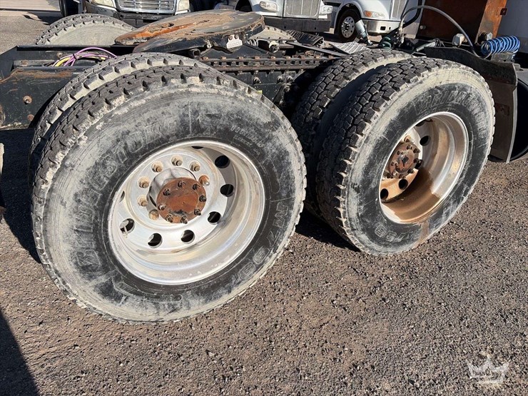 2013-kenworth-t800-image-33