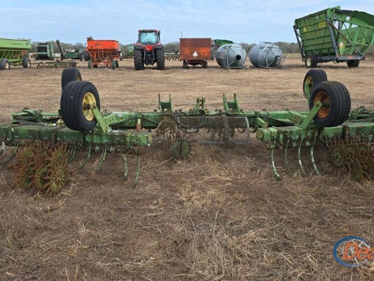 john-deere-8-image-2