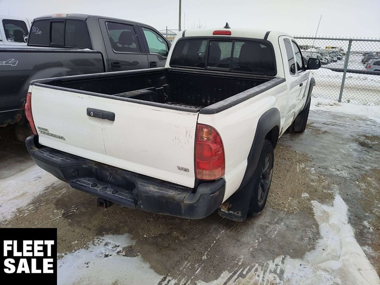 2015-toyota-tacoma-image-5