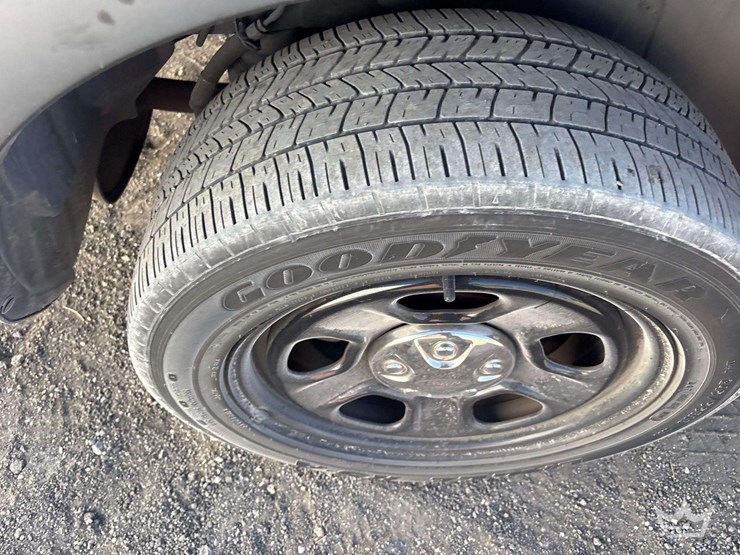 2016-ford-explorer-image-25