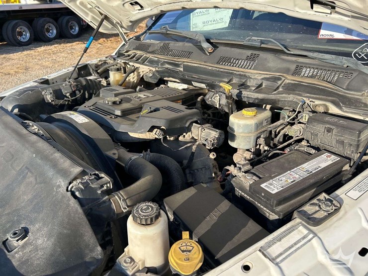 2013-ram-3500-utility-flatbed-truck-image-8