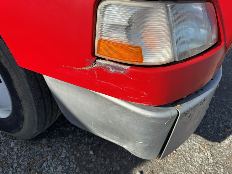 2011-volvo-10-image-25