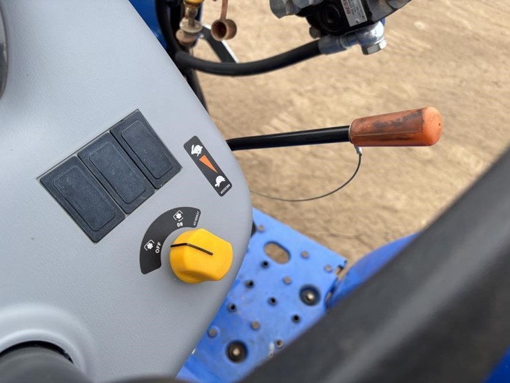 2021-new-holland-workmaster-25-image-28