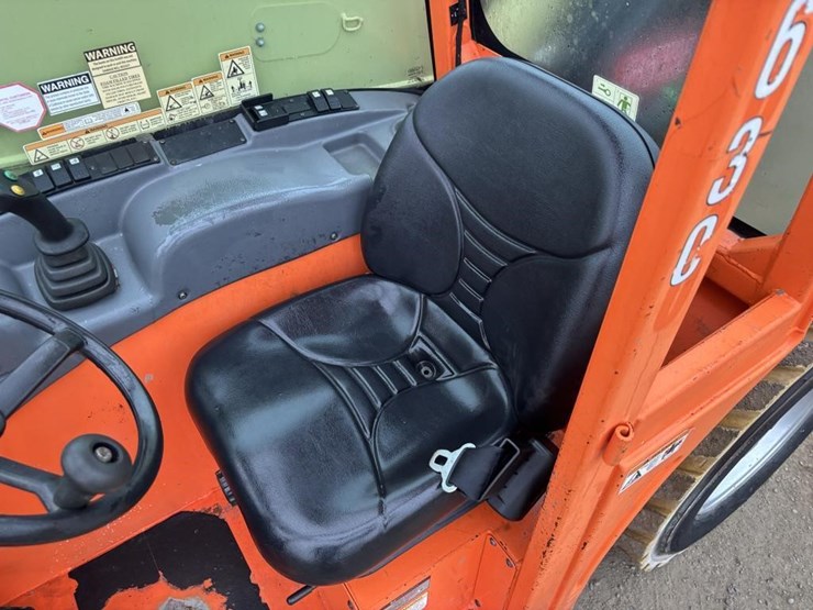 2015-jlg-g5-18a-image-21