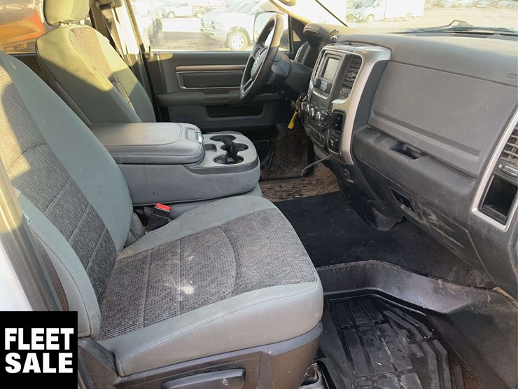 2015-dodge-1500-image-18