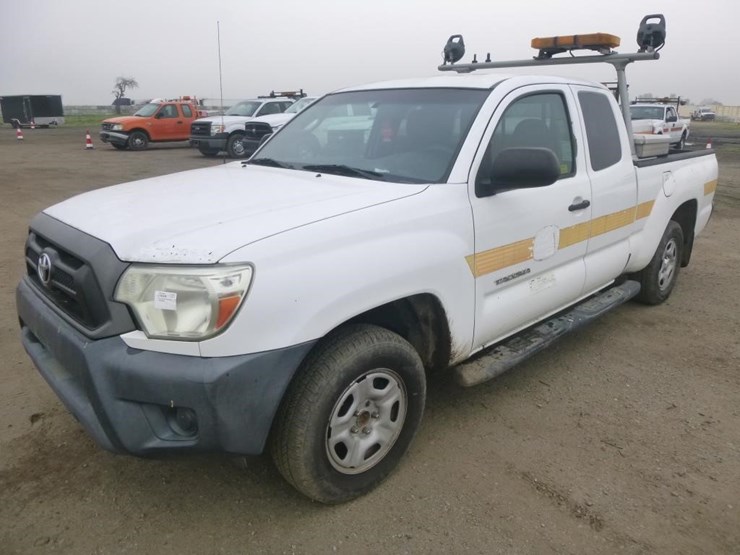 2013-toyota-tacoma-image-1