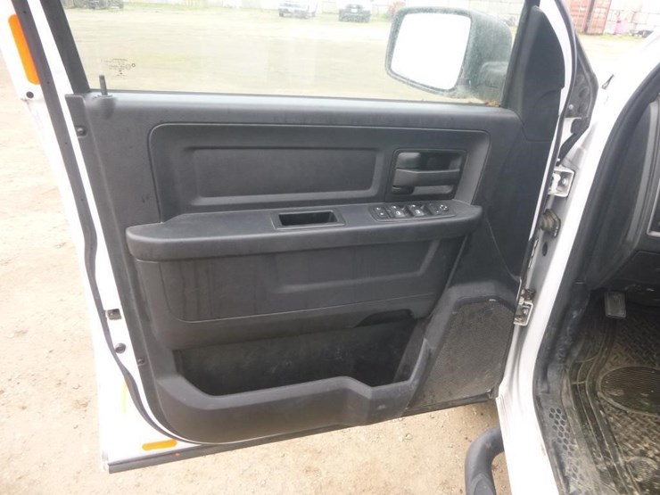 2016-dodge-1500-image-15