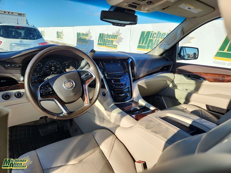 2015-cadillac-escalade-image-19