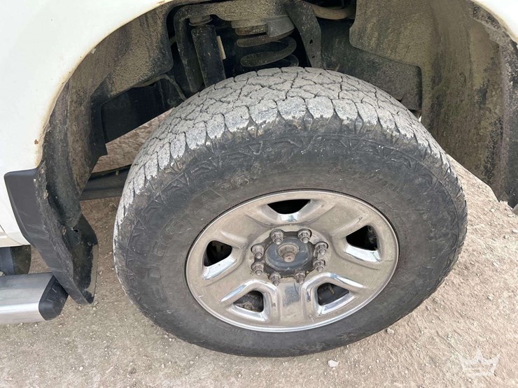 2017-dodge-3500-image-37