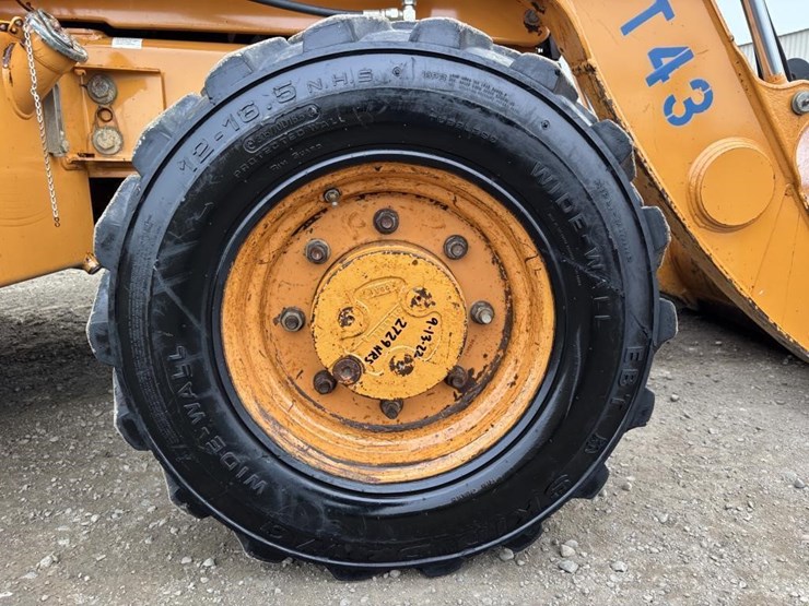 2011-case-570m-xt-image-25