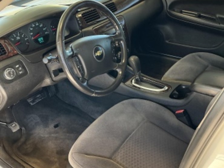 2012-chevrolet-impala-sdn-image-21
