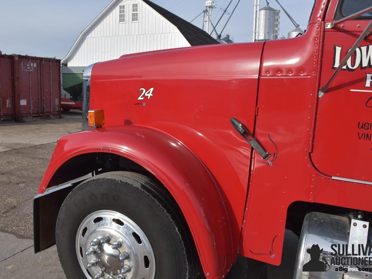 2003-freightliner-fld120-image-13