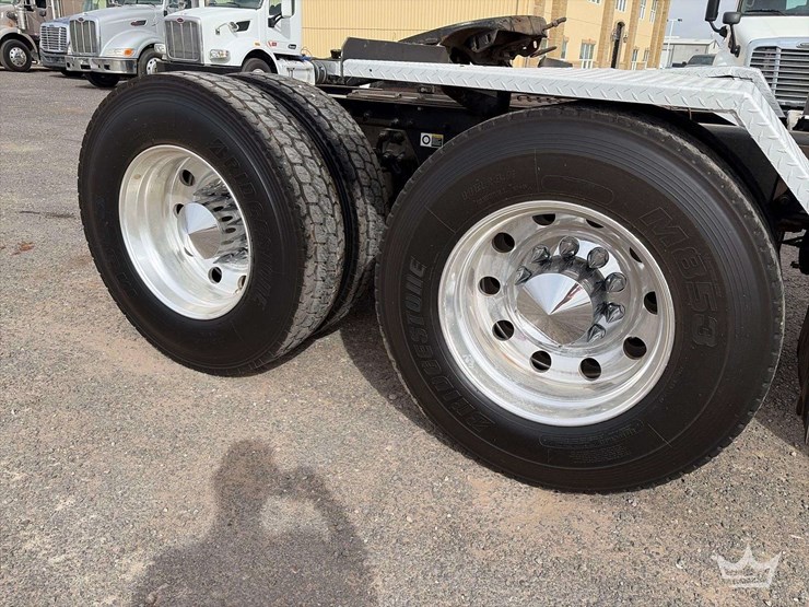 2012-kenworth-t800-image-32