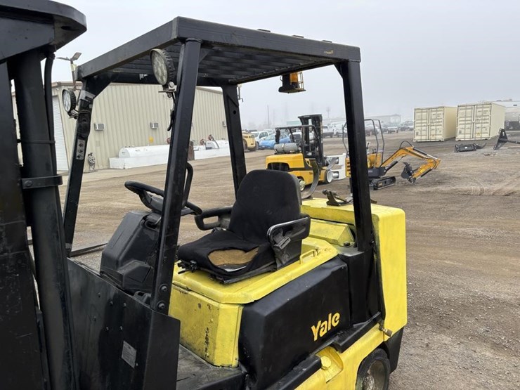 yale-glc080lgnae095-forklift-image-16