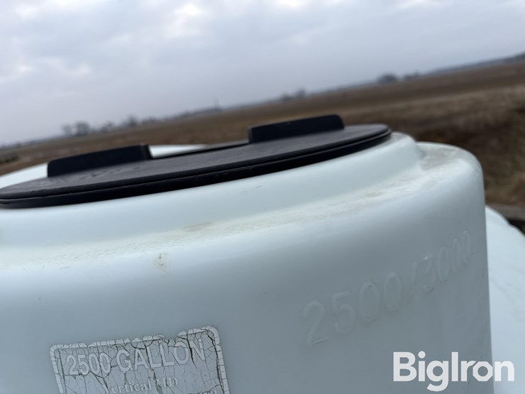 norwesco-2,500-gal-storage-tank-image-14