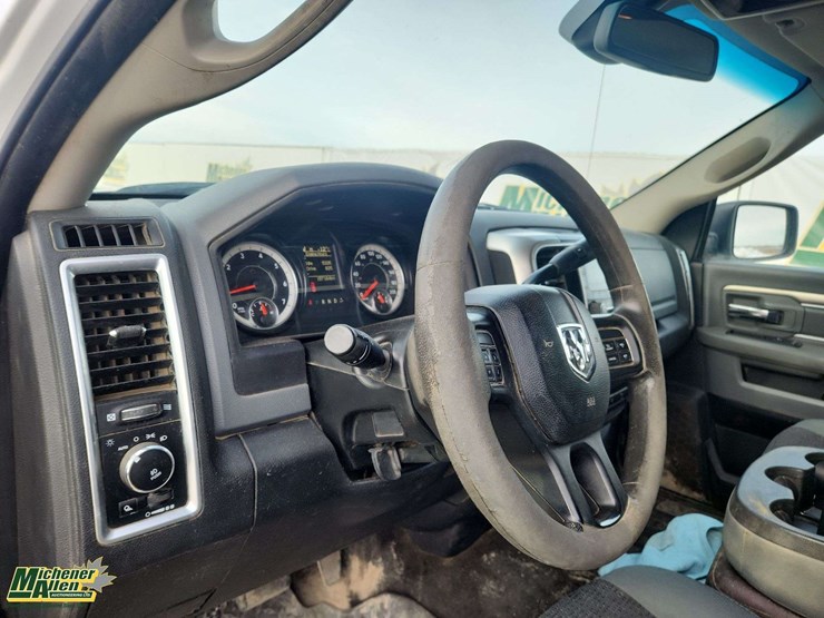 2017-dodge-2500-image-19