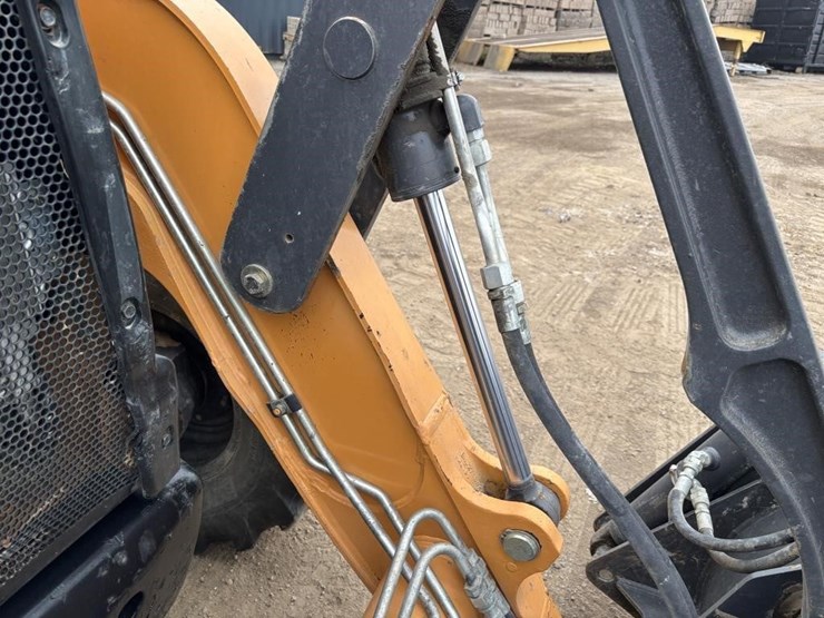 2018-case-580sn-image-14