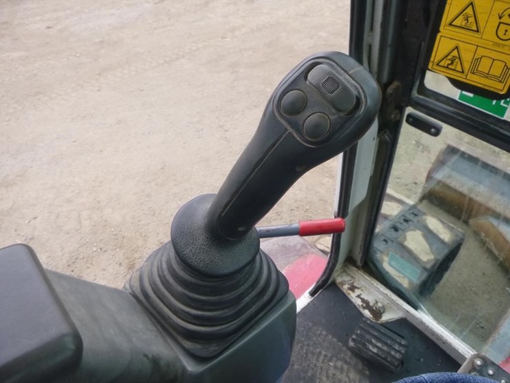 2012-takeuchi-tb180fr-image-13