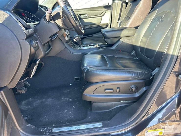 2016-gmc-acadia-image-12