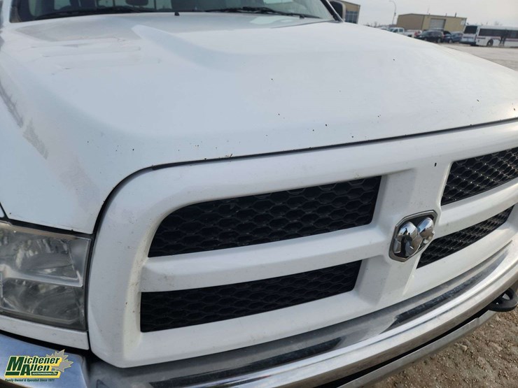 2017-dodge-2500-image-36