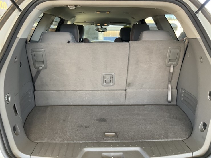 2017-chevrolet-traverse-ls-image-9