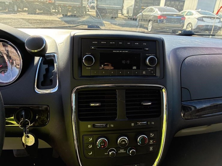 2014-dodge-grand-caravan-image-13