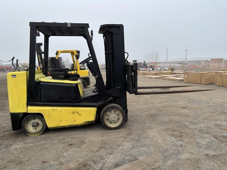 yale-glc080lgnae095-forklift-image-7