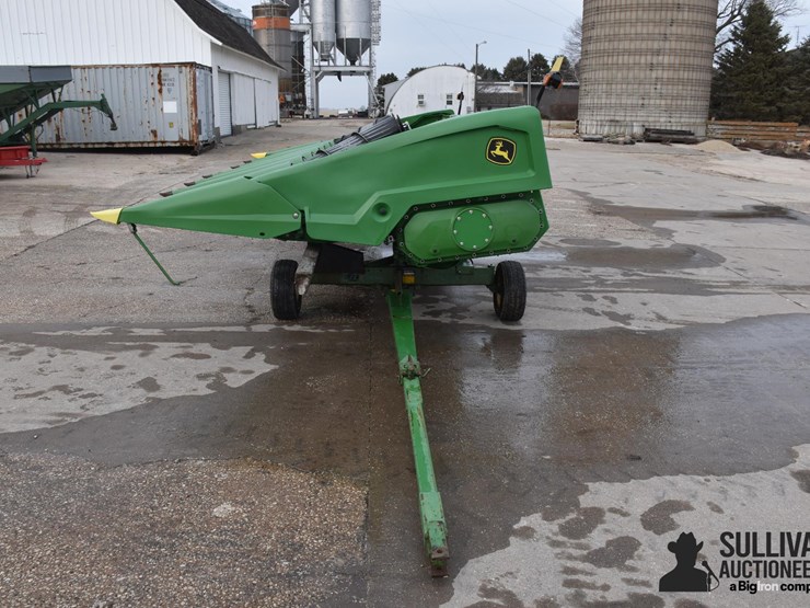 2024-john-deere-c8r-image-8