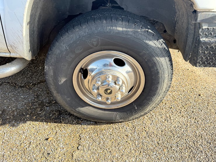 2006-gmc-3500-image-19