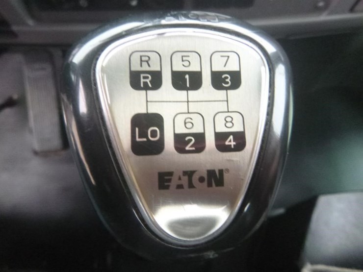 2011-peterbilt-337-image-16