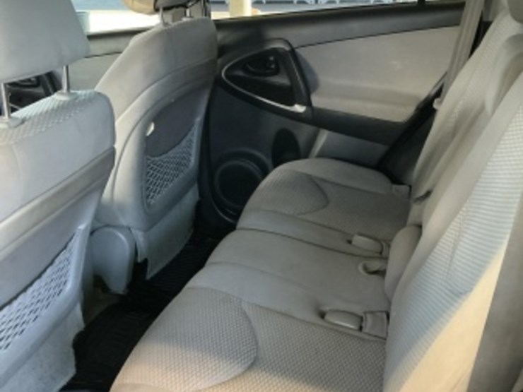 2012-toyota-rav4-image-22