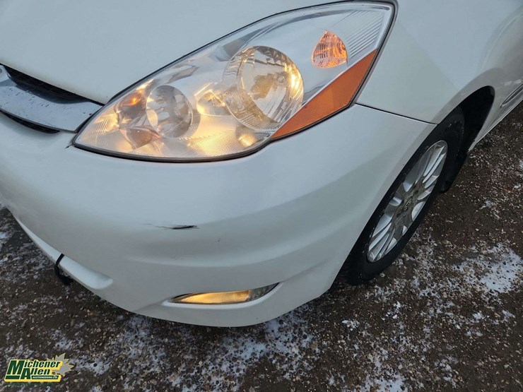 2009-toyota-sienna-image-34