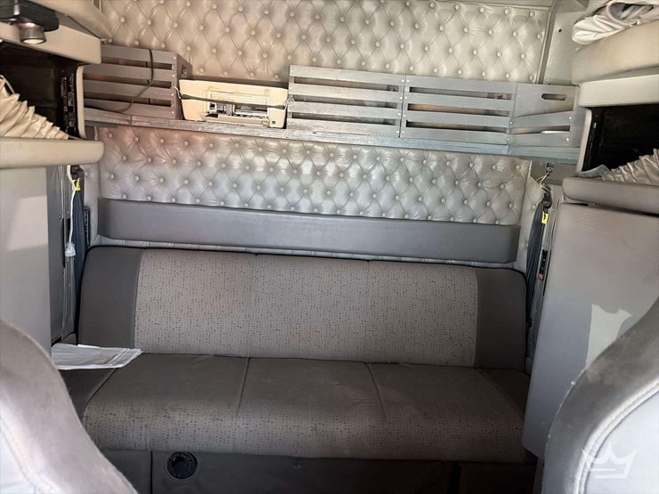 2011-kenworth-w900-image-23