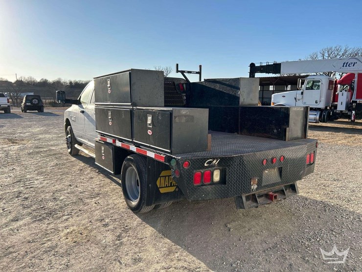 2013-ram-3500-utility-flatbed-truck-image-3